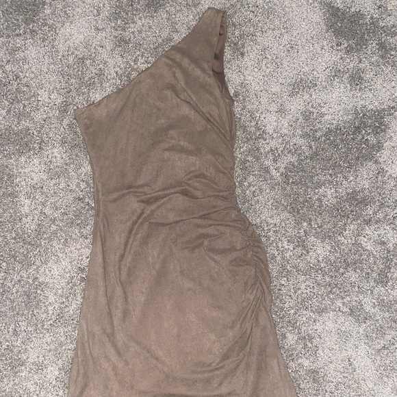 Very flattering nude mini dress👗 - Picture 1 of 4